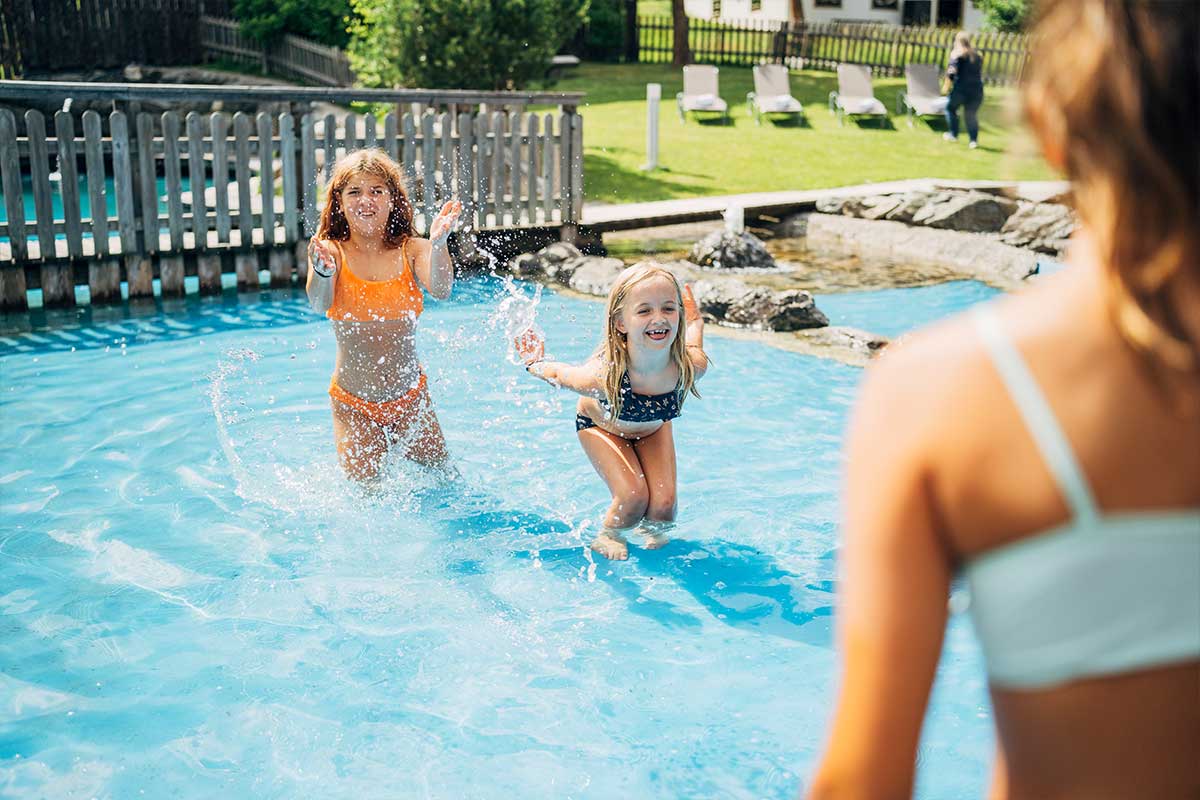 familienurlaub-badeteich-bad-kleinkirchheim