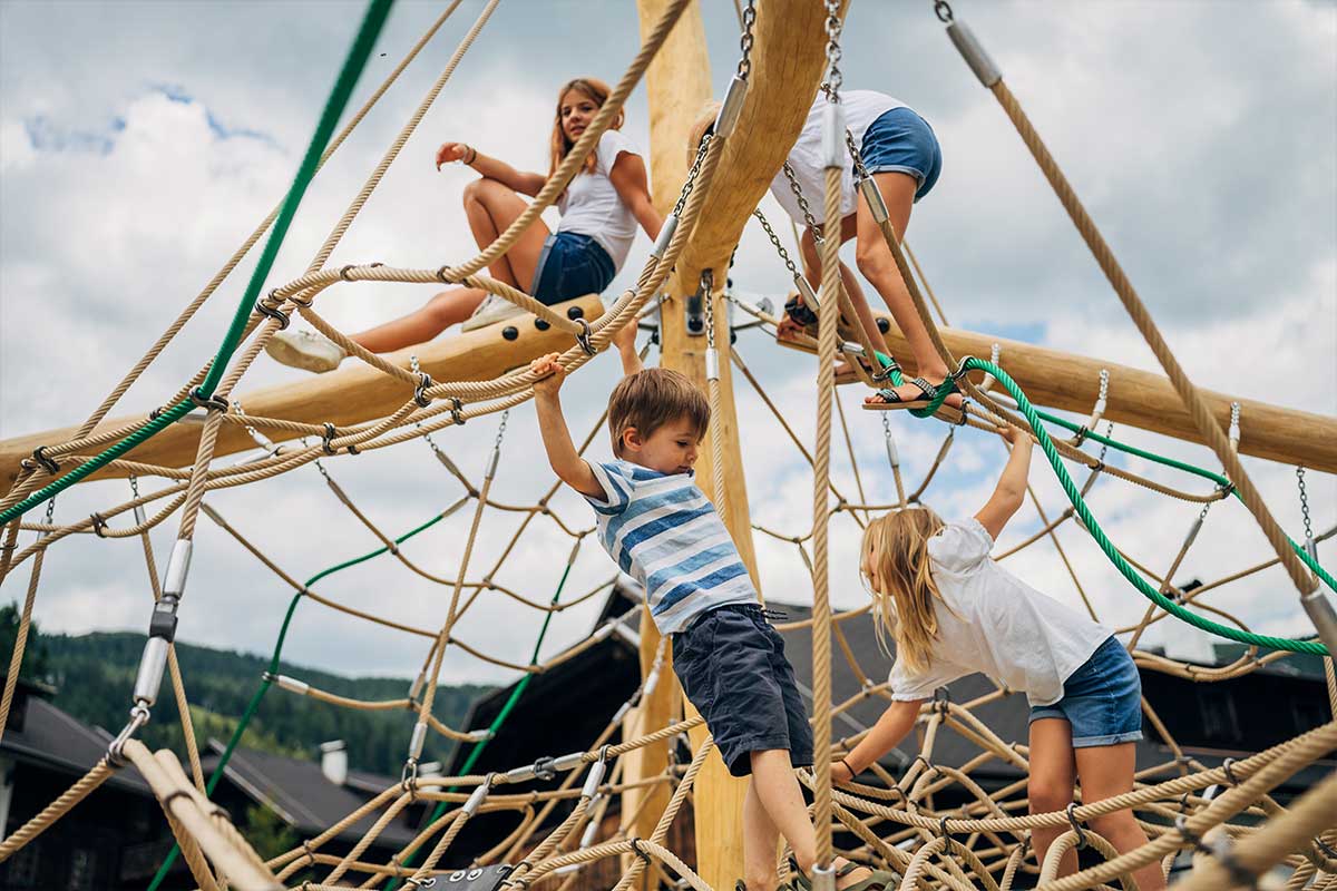 familienurlaub-kletterbereich-bad-kleinkirchheim