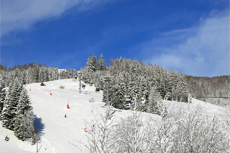 skigebiet-bad-kleinkirchheim-skiurlaub Skipiste im Skigebiet Bad Kleinkirchheim Kärnten, Winterurlaub in den Feriendörfern Beim Oswald und Kirchleitn nahe der Brunnach-Gondel. Ideal für den Skiurlaub.